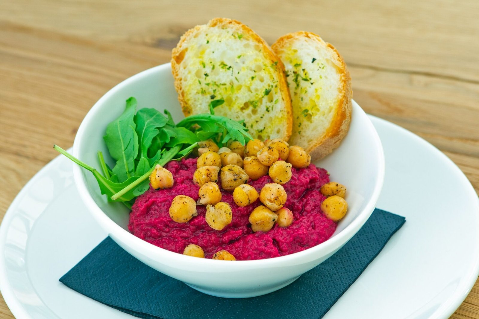 Hummus di ceci al rosso di barbabietola